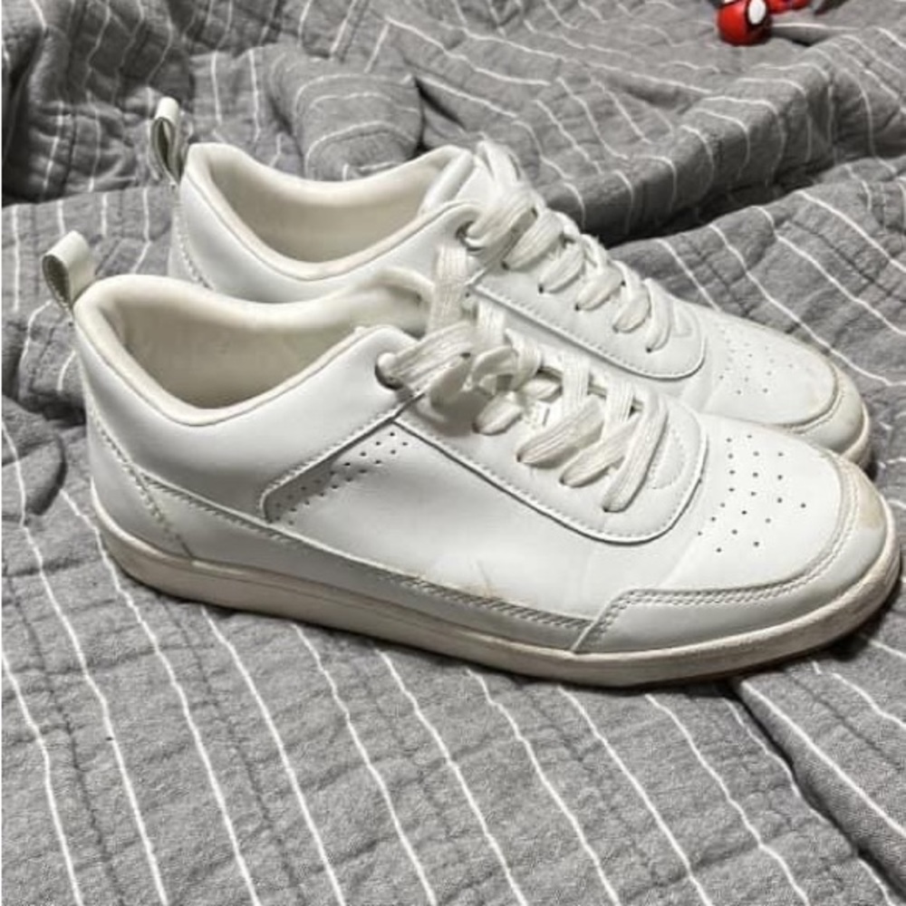 Tennis Shoes